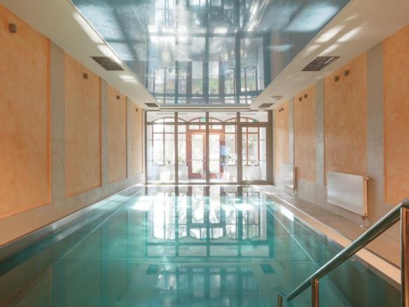 Lazensky Hotel Smetana - Vysehrad по адресу Карловы Вары, Krale Jiriho 7