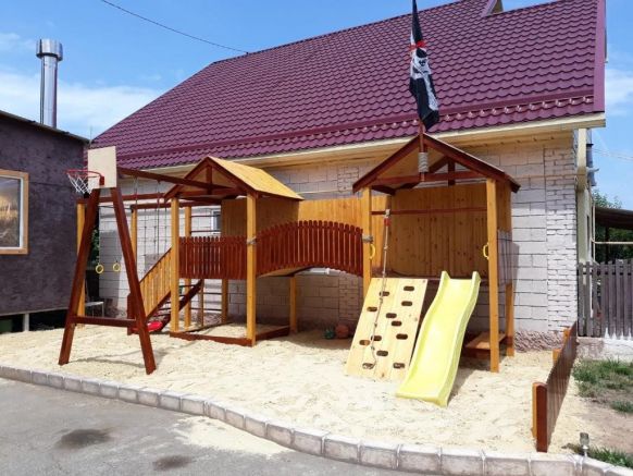 Гостевой дом Центральный по адресу Кучугуры, ул. Ленина, д. 59