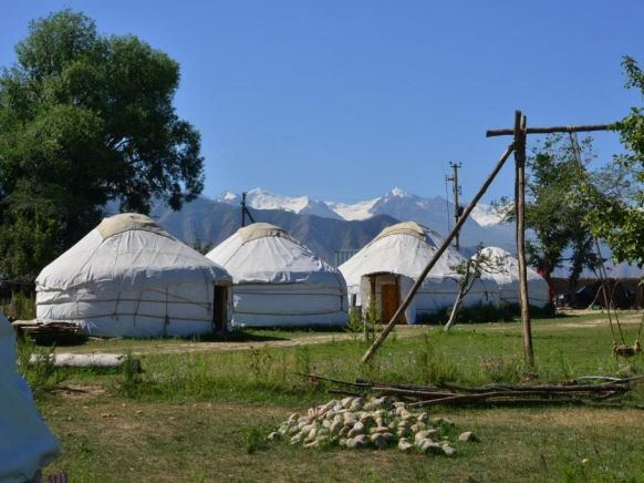 Кемпинг Jurten Camp Almaluu по адресу Tong, Issyk Kul, Gebiet Yssykkol, Kirgisis