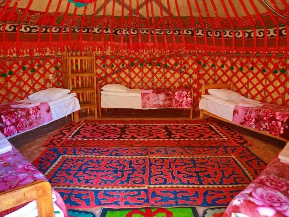Кемпинг Happy Nomads Yurt по адресу Каракол, пересечение ул. Токтогул и ул. Елебаев