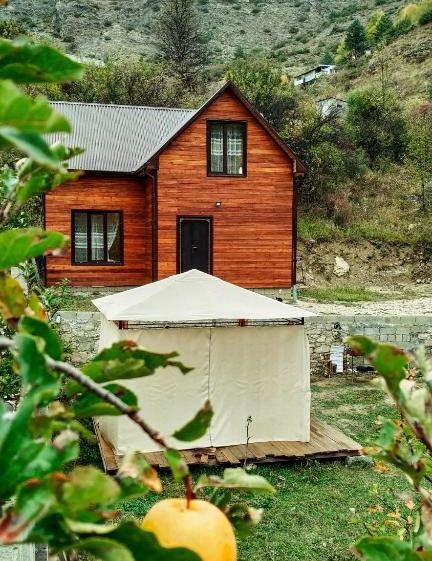 Гостевой дом Holiday Home по адресу Дагестан, Гунибский р-н, с. Гуниб