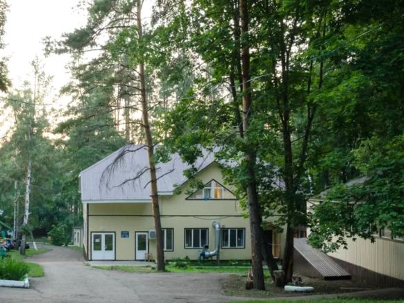 База отдыха Ромашка по адресу Краснодарский край, м.о. Новороссийск, с. Широкая Балка, ул. Александра Тихомирова, д. 12к1