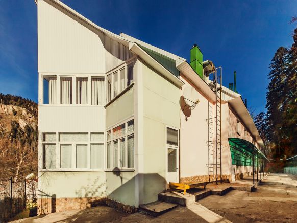 Гостевой дом Атлантида по адресу Карачаево-Черкессия, Домбай, ул. Карачаевская, д. 52а