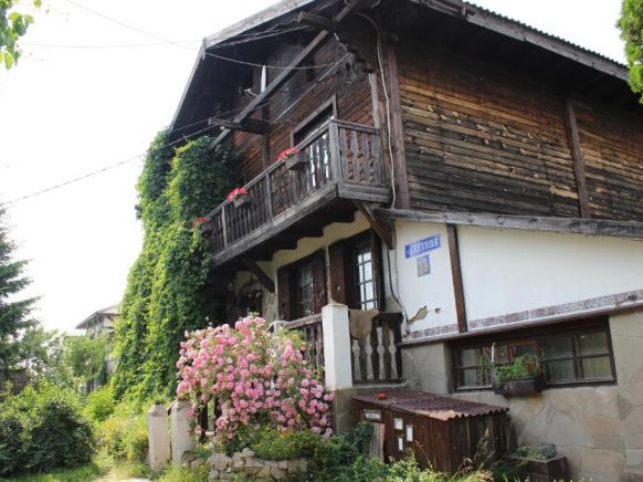 Гостевой дом DREAM VILLAGE по адресу Московская обл., г. о. Чехов, д. Оксино, ул. Летняя, д. 18, 51 км трассы М2