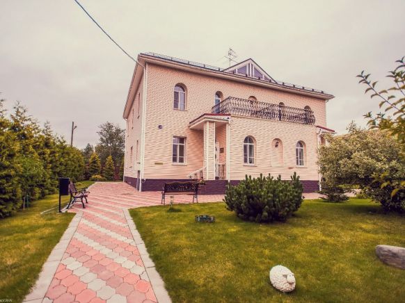 Гостиница 13 стульев по адресу Петрозаводск, наб. Неглинская, д. 13, кв. 2