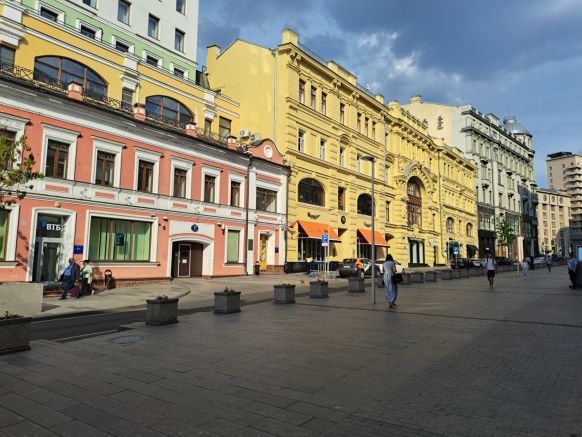 Хостел ONE Кузнецкий Мост по адресу Москва, ул. Кузнецкий Мост, д. 19, стр. 1, пом. 6/3