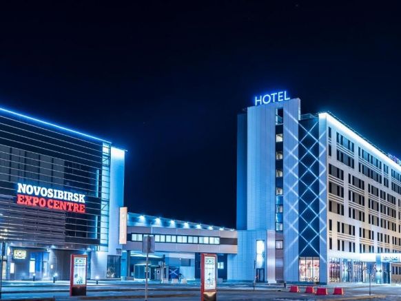 Гостиница SKYEXPO по адресу Новосибирск, ул. Станционная, д. 100, 1437 км трассы М51(P254)